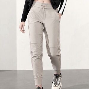 Athleta Headlands Hybrid Trek Mid Rise Jogger